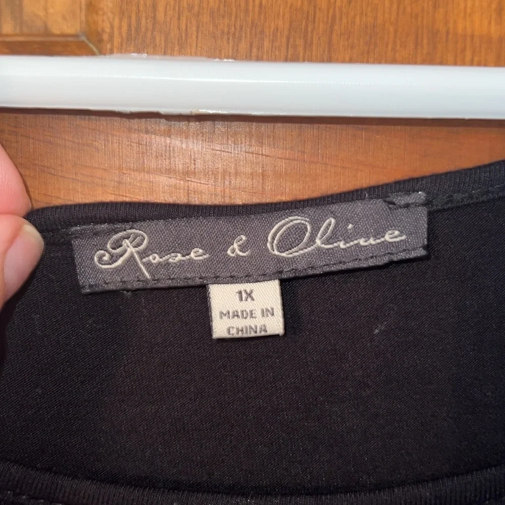 Rose and Olive Scarf Hem Top with High/Low Hem and Back Button Detail, Size 1X - Picture 2 of 4
